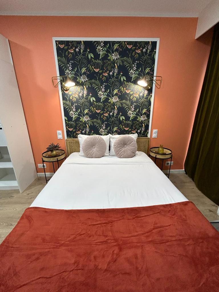 Stylish Modern Studio Apartment Париж Экстерьер фото
